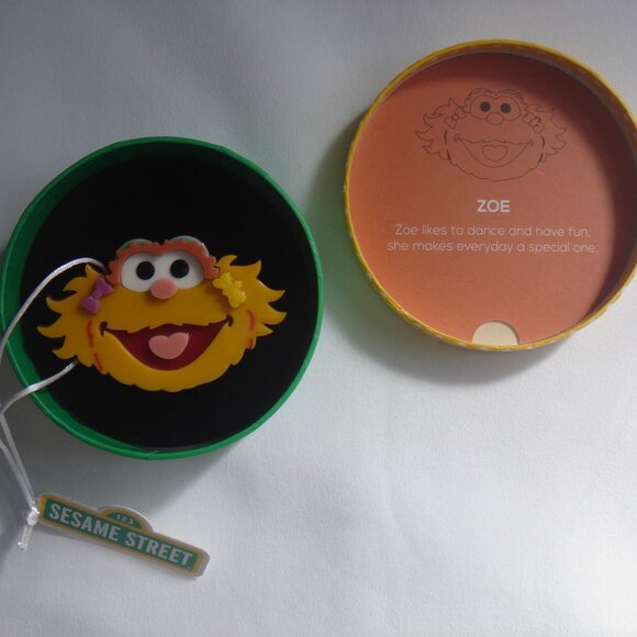 ERSTWILDER SESAME STREET ZOE BROOCH LIMITED EDITION SOLD OUT NIB KAWAII JEWELRY - Picture 2 of 8